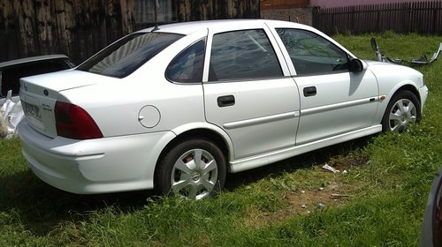 Dezmembrez Opel Vectra B 2,0 DTI