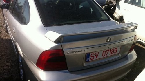 Dezmembrez Opel Vectra B 2 0i An 2000