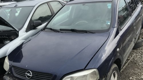 Dezmembrez Opel Vectra B 2002