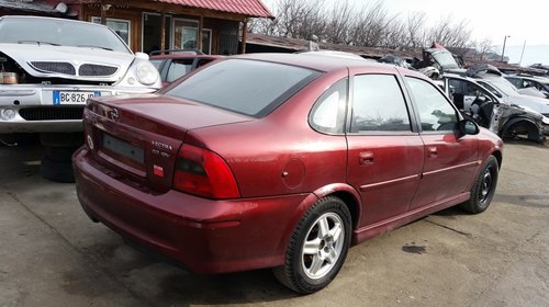 Dezmembrez Opel Vectra B berlina, an 2000, 2000 benzina