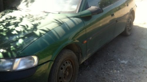 Dezmembrez Opel Vectra B din 1996