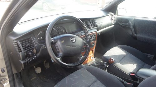 Dezmembrez Opel Vectra B DIN 1997