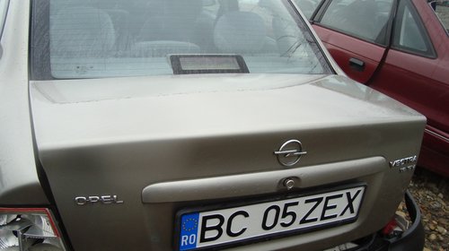 Dezmembrez Opel Vectra B din anul 1996 1.6 benzina