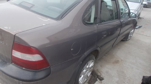 Dezmembrez Opel Vectra B din anul fabricatie 1999,1,8 benzina