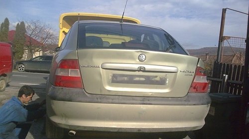 Dezmembrez Opel Vectra B, motor 2.0 benzina, an fabr. 1999