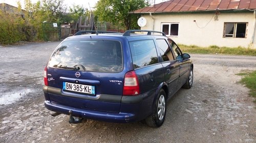 Dezmembrez Opel Vectra B