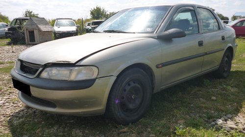 Dezmembrez Opel Vectra B