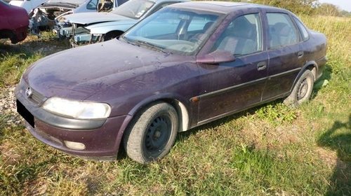 Dezmembrez Opel Vectra B