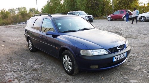 Dezmembrez Opel Vectra B