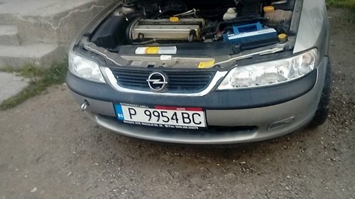 Dezmembrez Opel Vectra B