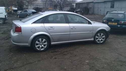 Dezmembrez Opel Vectra C 1.9cdti 120cp din 2007