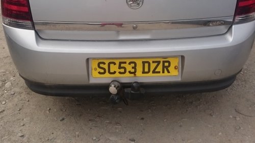 Dezmembrez Opel Vectra C 2004