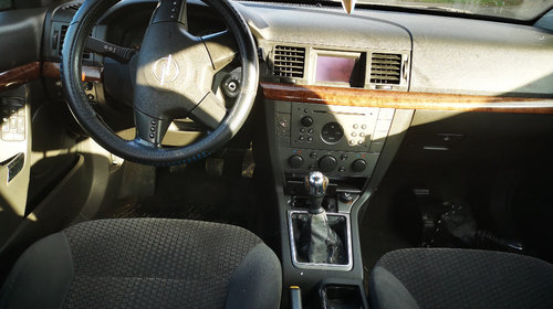 Dezmembrez Opel Vectra C 2005 limuzina / sedan 2.2dti
