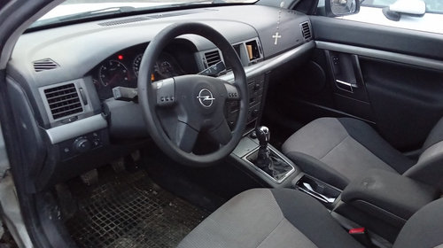 Dezmembrez Opel Vectra C, motor 1.9 CDTI, fabricatie 2005