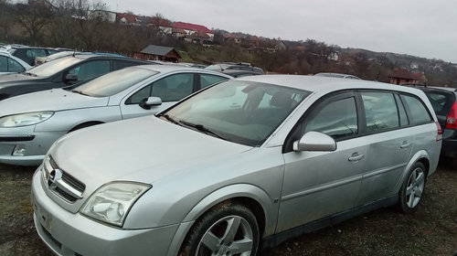 Dezmembrez Opel Vectra C, motor 1.9 CDTI, fabricatie 2005