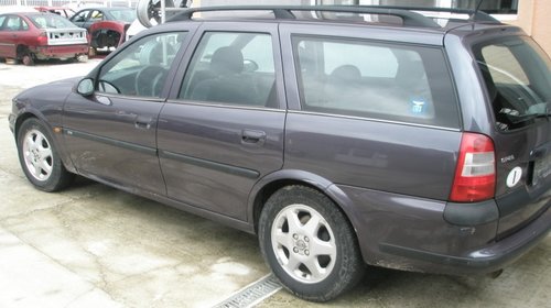 Dezmembrez OPEL VECTRA, model masina 1997 Oradea