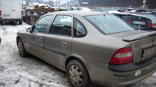 Dezmembrez Opel Vectra