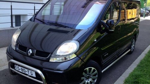 Dezmembrez Opel Vivaro 1.9 cdti F9Q