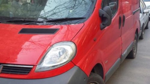 Dezmembrez Opel Vivaro 1.9CDTI DIN 2005