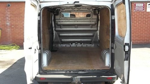 Dezmembrez opel vivaro 2.0 cdti 6 trepte euro 4