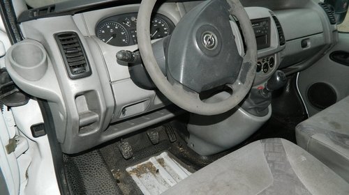 Dezmembrez Opel Vivaro - 2003