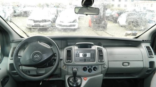 Dezmembrez Opel Vivaro din 2008