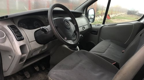 Dezmembrez Opel Vivaro/Renault Trafic