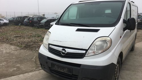 Dezmembrez Opel Vivaro/Renault Trafic