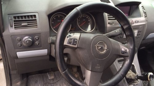 Dezmembrez Opel Zafira 1.9 diesel an 2005