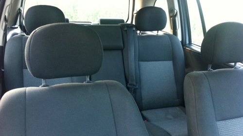 Dezmembrez Opel Zafira A din 2004