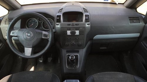 Dezmembrez Opel Zafira B , 2005-2009