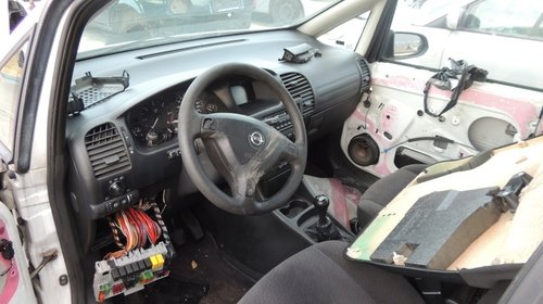 Dezmembrez OPEL ZAFIRA, model masina 2001 Oradea