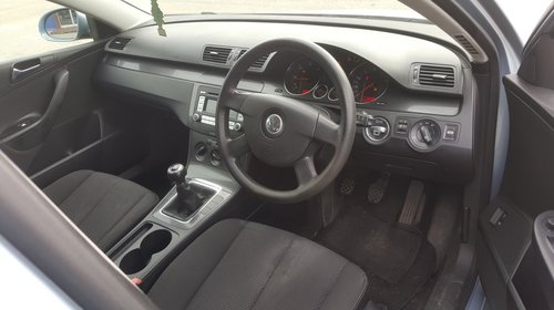 Dezmembrez Passat B6 .2.0 tdi