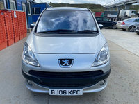 Dezmembrez Peugeot 1007 1.6i