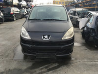 Dezmembrez Peugeot 1007 2005 Hatchback 1.4 benzina