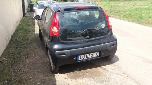 Dezmembrez peugeot 107 an 2007 motor 1.0