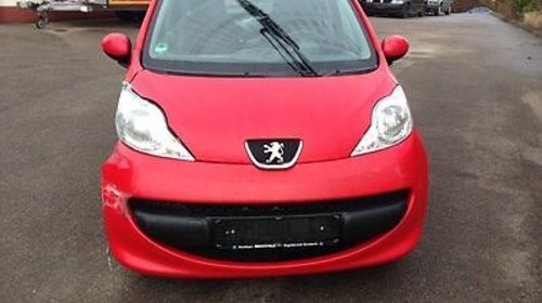 Dezmembrez peugeot 107