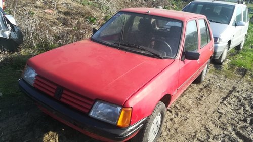 Dezmembrez Peugeot 205 stare de functionare