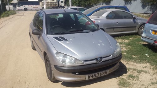 Dezmembrez Peugeot 206 1.4 benzina an 2000 - 2 usi