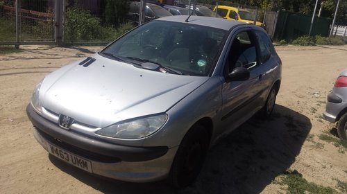 Dezmembrez Peugeot 206 1.4 benzina an 2000 - 2 usi