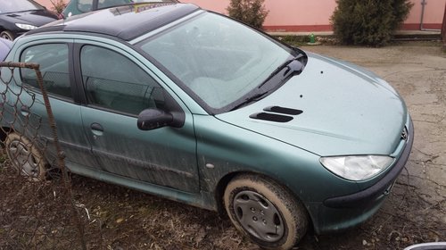 Dezmembrez Peugeot 206 1.4 benzina an 2001