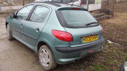 Dezmembrez Peugeot 206 1.4 benzina an 2001