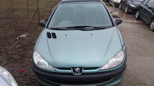 Dezmembrez Peugeot 206 1.4 benzina an 2001