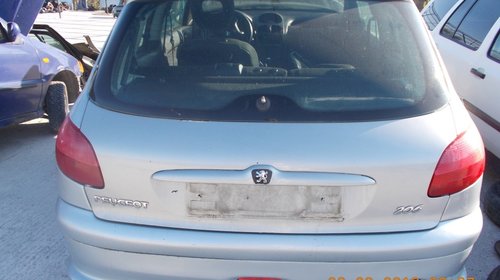 Dezmembrez Peugeot 206 1.4 benzina din 2002