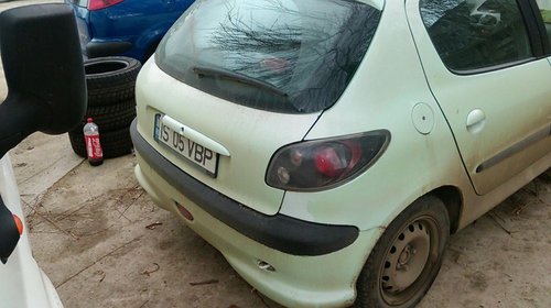 Dezmembrez peugeot 206, 1.4 hdi, din 2004