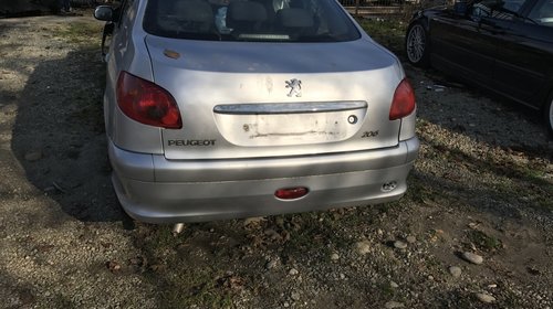 Dezmembrez Peugeot 206 1,4 L benzina