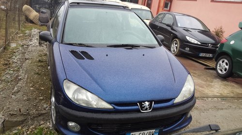 Dezmembrez Peugeot 206 1.6 benzina an 2002