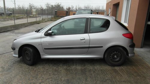 Dezmembrez Peugeot 206 , 1360 CC benzina, an 2001