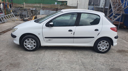 Dezmembrez Peugeot 206 1998 - Prezent 1.4 HDi 8HZ (DV4TD) ( CP: 68, KW: 50, CCM: 1398 ) Motorina