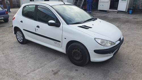 Dezmembrez Peugeot 206 1998 - Prezent 1.4 HDi